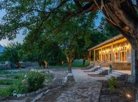 Coyote Den Ishkoman Hotel and Travelers Hostel