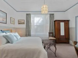 Franklin Lodge Huon Valley Iris Room