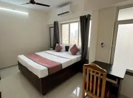 Pinaki Comfort Stay Omkar Signet - Near Nesco