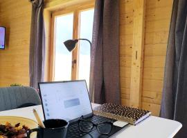 Cabaña de madera Mar y Madera, playa de las catedrales, σαλέ σε Barreiros