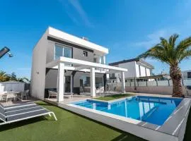 Casa Bos Palm Tree Villa with Pool