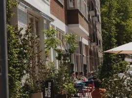 Man Met Bril Koffie Hotel