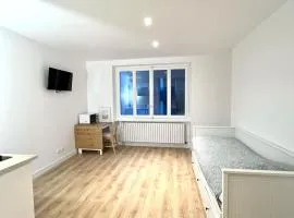 M010 Marquer joli studio proche de la gare