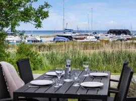 6 Bedroom Amazing Home In Glesborg