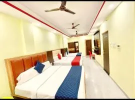 HOTEL LAXMI ! VILAS Near Kashi Vishwanath Temple - Free Wif- & Parking - Air Conditioning Deluxe Rooms - Best Hotel