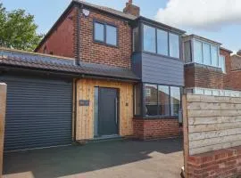 12 Hunley Avenue