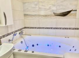 Апартаменты возле метро НАУЧНАЯ, hotel a Charkiv