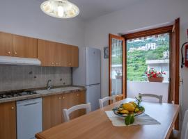 Casa Nonna Angela- Relax & Parcheggio Gratuito, hotel v destinaci Minori