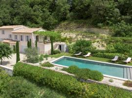 La Belle échappée holiday rental with pool in Menerbes, Hotel in Ménerbes