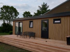 Luxury chalet 'Eveline' near Blokzijl, hotel v destinaci Blokzijl