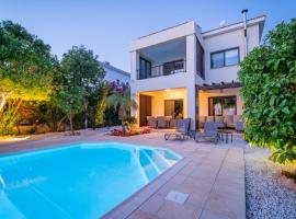 Villa Pontus - stunning views & privacy in beautiful garden with pool & hot tub
