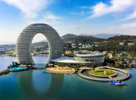 Sheraton Huzhou Taihu Lake Hot Spring Resort & Spa, hotel v destinaci Chu-čou