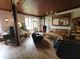 Maison Coeurdacier 15 personnes 6 chambres，位于Monthureux-sur-Saône的酒店