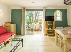 Village Le Rouret - maison avec piscines partagées, hotel in Grospierres