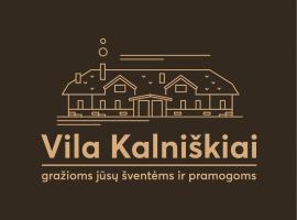Vila Kalni&scaron;kiai，Varkaliai的附設泳池的飯店