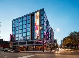 Moxy Chicago Downtown