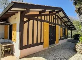 Chalet familial à Laurède avec piscine partagée