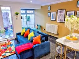 Charming 3-bedroom House with Garden in Portsmouth, Close Parking, Train Station & Gunwharf