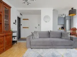 Spacious Apartment Close to Warsaw for 5 people by Noclegi Renters