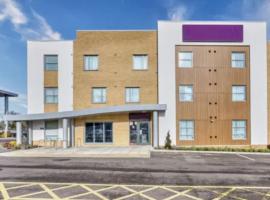En-Suite short drive from Silverstone Circuit Buckingham Old Gaol, hotel v destinaci Buckingham