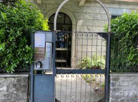 Gira Guest House, B&B in Como