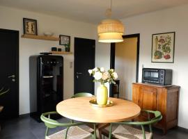 Au Petit Bercail - Le Fonteny - Gîte 2 personnes, hotel v destinaci Chiny