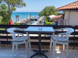 Oasis Beachfront Studios & Apartments, by ZanteWize, hotel v destinaci Alikanas