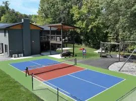 Stay And Play 18 Guest Family Fun - Pickleball Court