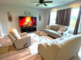 Tigers Stripe Stay Luxury Retreat by LSU - CL5602, hotel en Baton Rouge