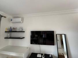 Seabreeze 2BR Haven Ocean Walk and Sunsets, hotel v destinaci Tamelalt