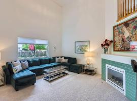 Sleeps 9 - Family Retreat - Scenic Trails - Views, hotel di Erie