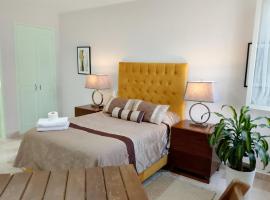 Casa Esmeralda, hotel a Cedro