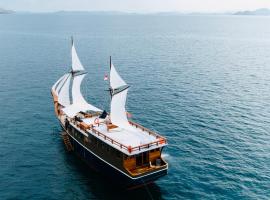 Komodo Cruise 3D2N with Emocean Tour, Hotel in Labuan Bajo