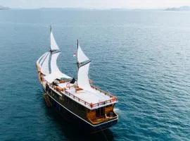 Komodo Cruise 3D2N with Emocean Tour