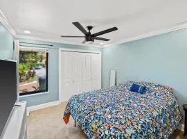 Luxury Queen Room, Free Car Service, Walk to UM!