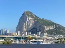 THE ROCK VIEWS APARTMENTS 1 min walking to Gibraltar
