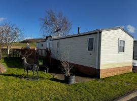 12 Field Views - 2 Bedrooms 2 bathrooms - 1 shower - 1 bath No sign written vans, hotel di High Hesket