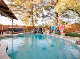 1-Acre Las Vegas Getaway Pool, Spa and Tennis Court