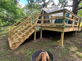 Ozark RV Park and Cabins, kemp v destinaci Mountain View