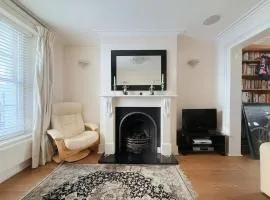 Elegant 4-Story Townhouse Near Victoria Station