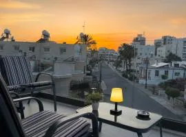 Sunset Balcony and Espresso Station Apartment