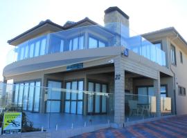 Ocean at doors step, Hotel in Great Brak River