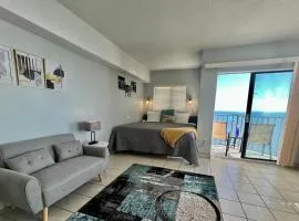 20th Floor Oceanfront Studio, King Bed P2003