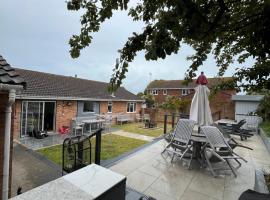 Bungalow with hot tub & Sauna, bungalow em Kingsgate