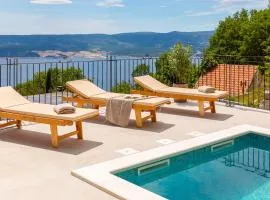 Holiday Home La Montagna - Private Heated Pool