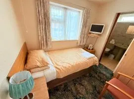 Hylands Hotel Single Room with Shared Bathroom & Free Parking