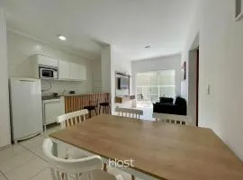 Apto com A/C e Churrasqueira à 500m da praia