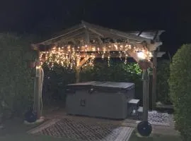 Annexe in lymington with private use of hot tub