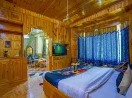 4 Bedroom Luxury Bungalow in Manali with Beautiful Scenic Mountain & Orchard View
