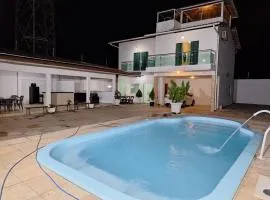 Casa com piscina a px a praia do Araçagy
